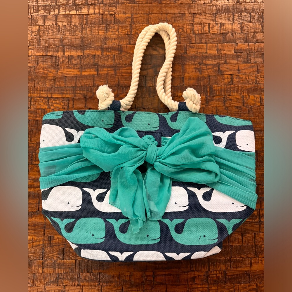 Mudpie canvas tote with outer zip and inner zip pocket. Rope handle.